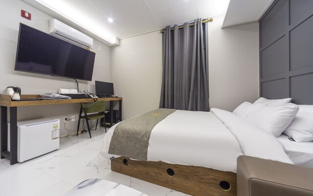 Iksan The Way Hotel
