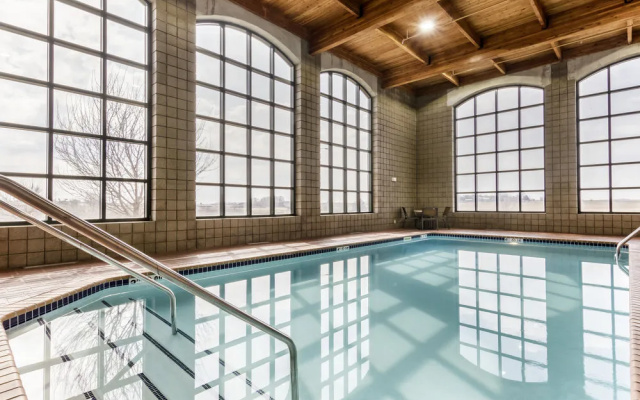 Holiday Inn Express & Suites Cedar Falls - Waterloo by IHG