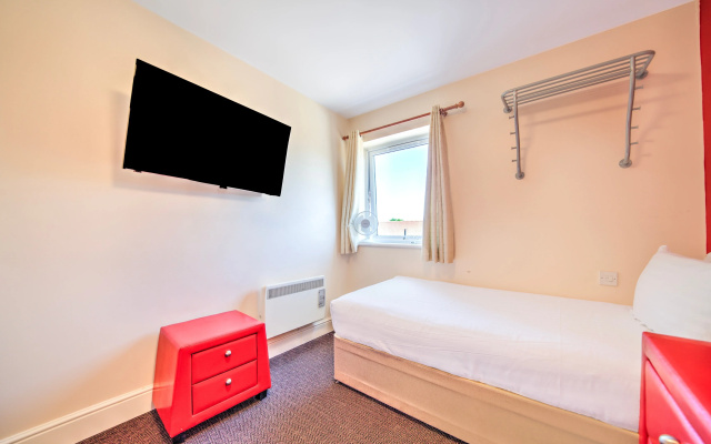 GO2 Gloucester Hotel by OYO