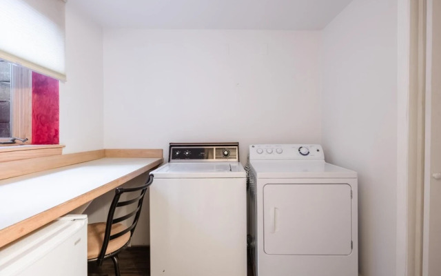 Four O Clock Rd - Rover