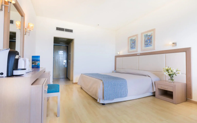 The Golden Coast Beach Hotel