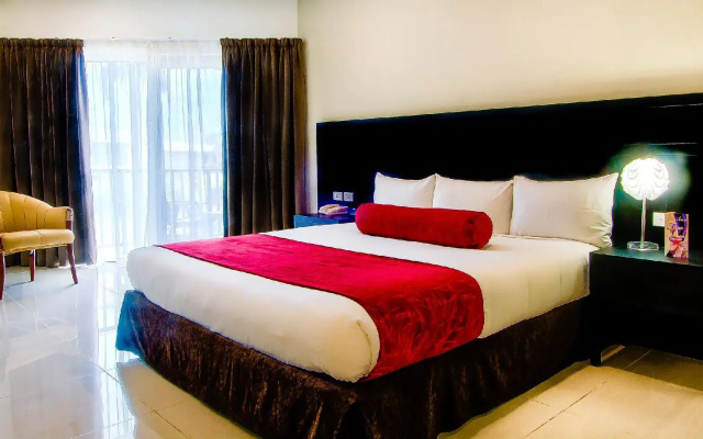 Tanoa Waterfront Hotel