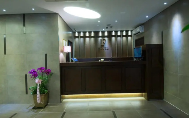 F HOTEL Yeongdeungpo