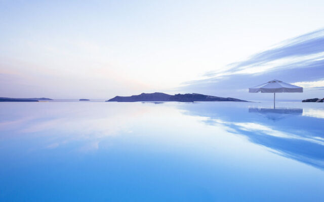 Kirini Suites & Spa Hotel