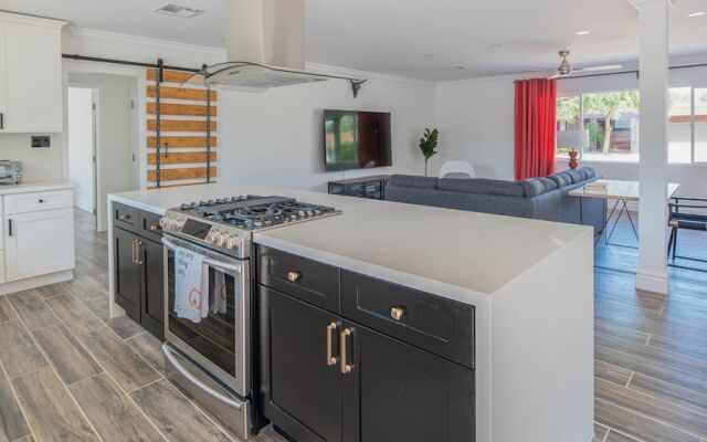 Spacious 4BR Near Old Town by WanderJaunt