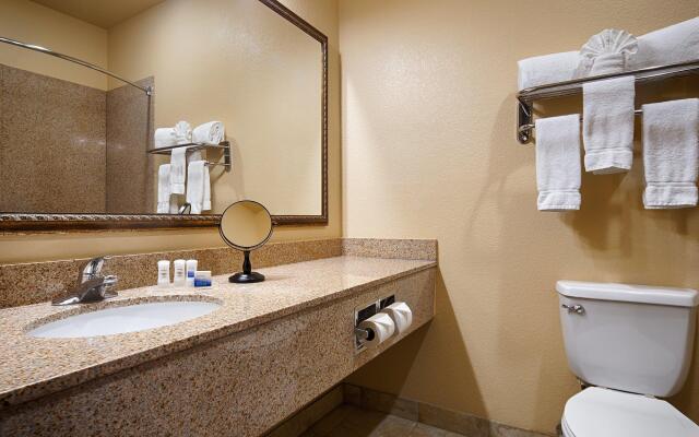 Best Western Plus Crown Colony Inn & Suites