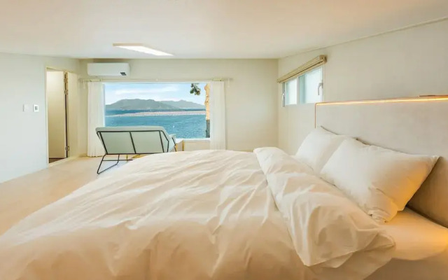 Geoje Daol Pool Villa Pension
