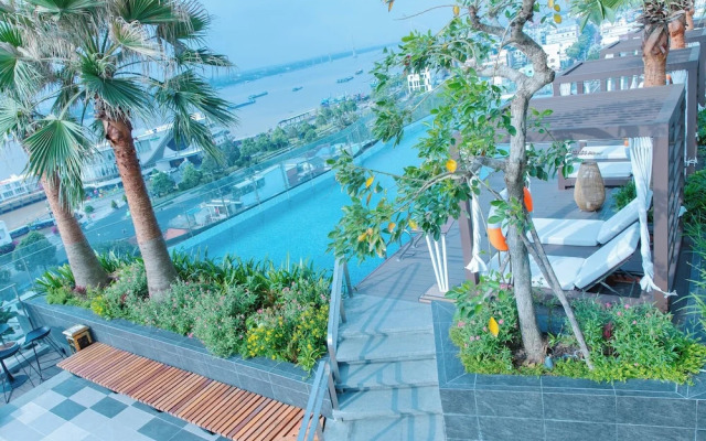 Central Plaza Hotel - My Tho