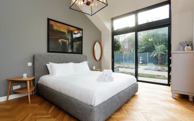 Veeve - The Coach House