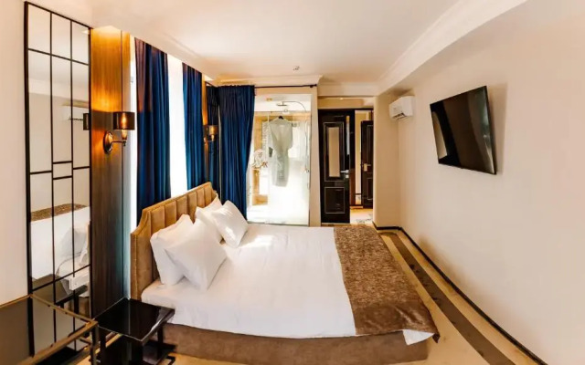 Lion's Hotel