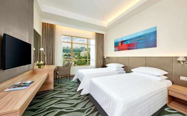 W Studio Resort Suites at Pyramid Tower