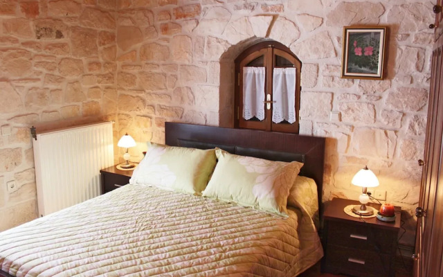 The Vivian - Luxury Stone Villa