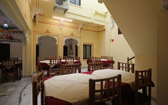 OYO 9161 Hotel Janak Vilas