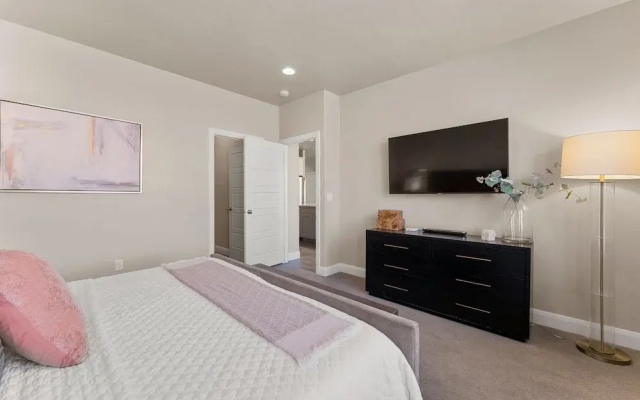 Desert Serenity 4 Bedroom Townhouse