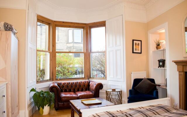 Spacious 3 Bedroom Home With Garden Edinburgh