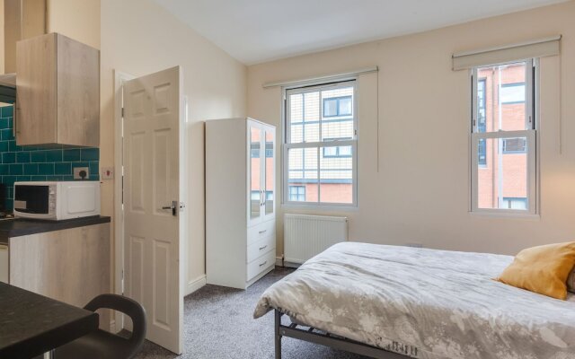 Tranquil Apartment in Coventry Near Skydome Arena