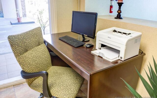 Comfort Inn & Suites Near Universal - N. Hollywood - Burbank