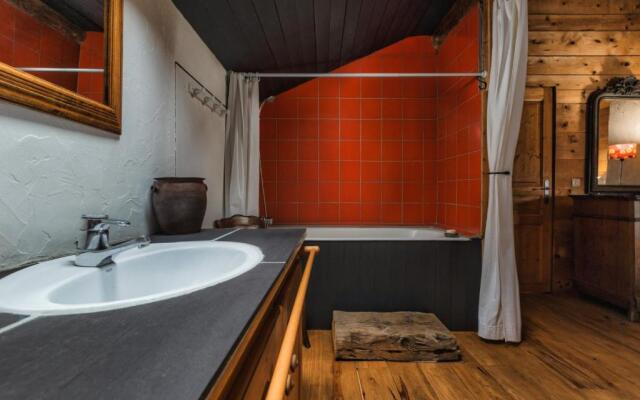 4BR Traditional Chalet BBQ + Fireplace + View