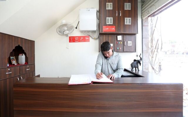 Oyo 17066 Hotel Pushpa Palace