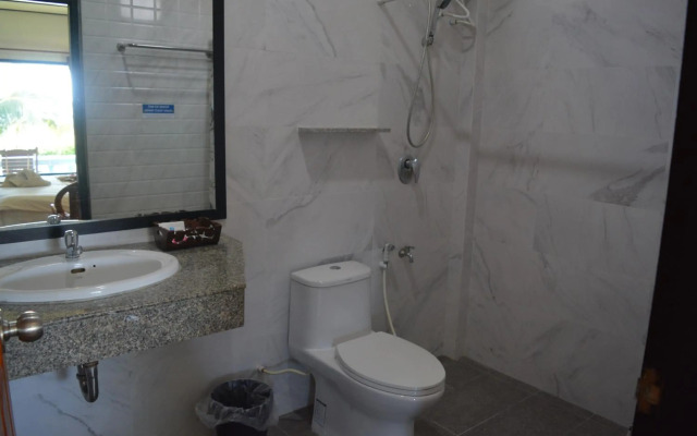 Lanta Il Mare Beach Resort