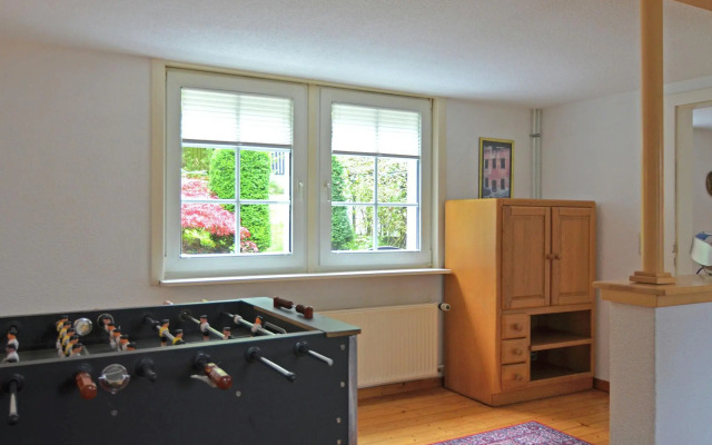 Large holiday home in the Sauerland region with sauna, fitness equipment, garden and terrace - Hotel in Schmallenberg - Photo 3