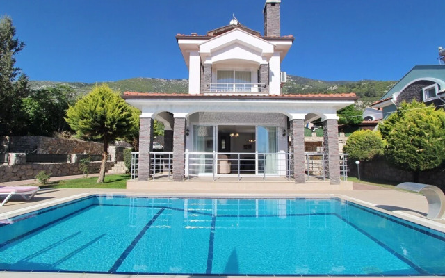 Arnna Villa 4 by Villa Buketi