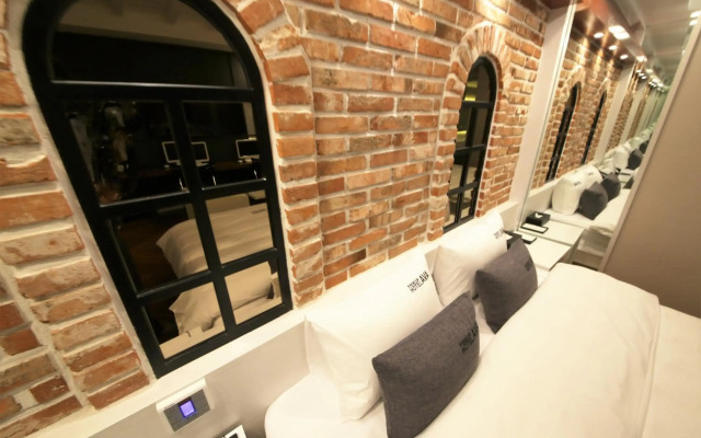 Premium AVA Hotel Sasang