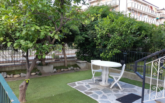 Appartamento al mare con giardino
