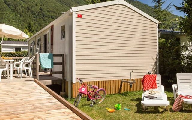 Camping Le Chateau De Rochetaillee