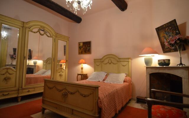 Period apartment 5 period in Old Nice near tramway