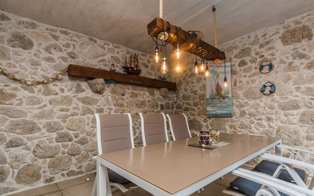 Leonarda - Luxury Stone House - H