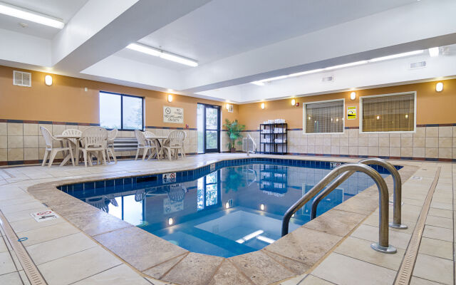 Holiday Inn Express & Suites Olathe South by IHG