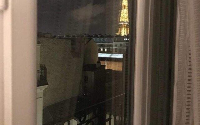 Chic Flat for 2 With Eiffel Tower Views