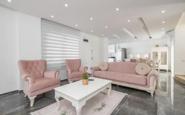 Superb Villa With Private Pool in Antalya