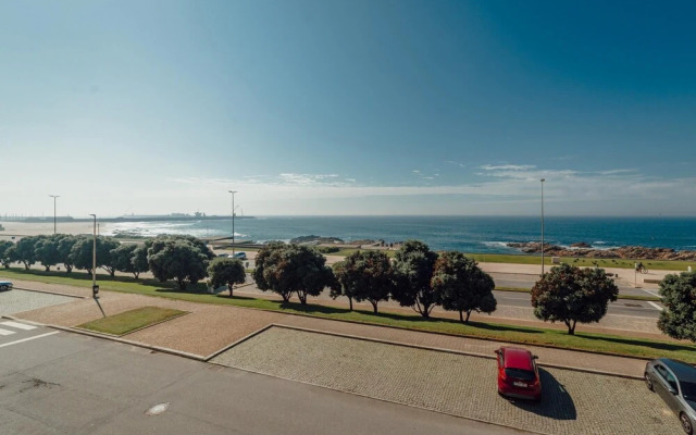 Grand Modern Seaside With View