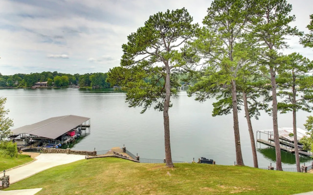 5 Mi to Casino: Waterfront Condo in Hot Springs!