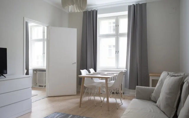 Cozy 1BR apartment with great location