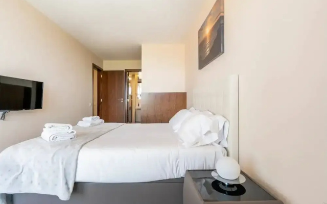 Luxury 3BR 7 pools Beach 200 m