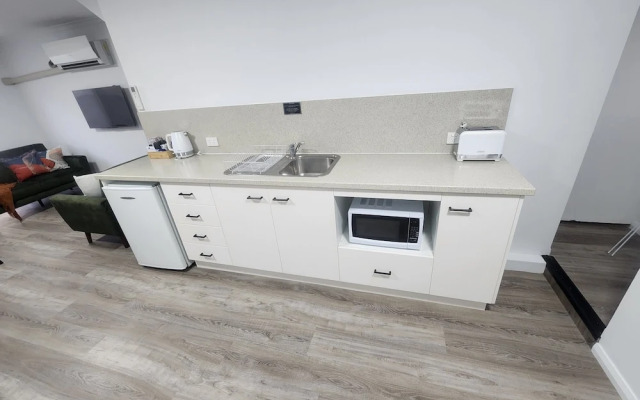 Elphin Villas Serviced Apartments & Motel Suites