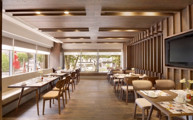 Grander Inn & Suites