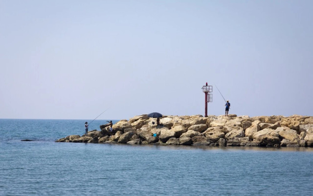 Holiday Home a Stones Throw From the sea