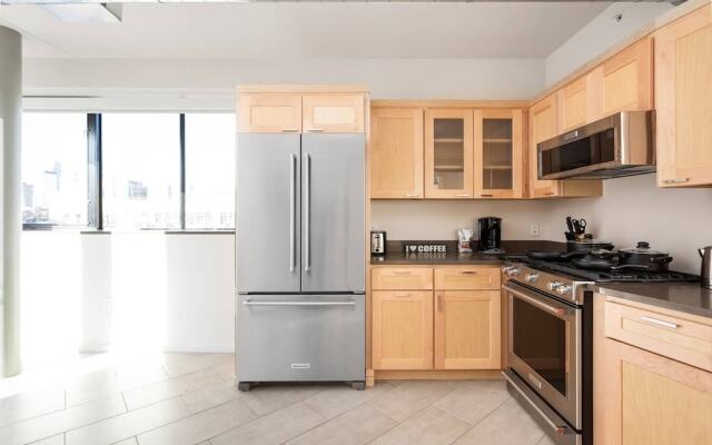 Upscale 3BR Penthouse by CozySuites