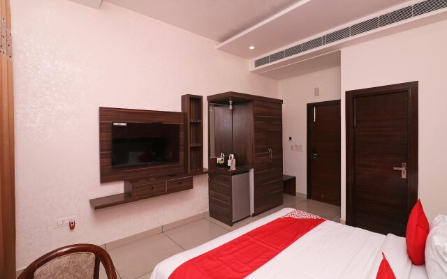 Omang Hotel by OYO Rooms