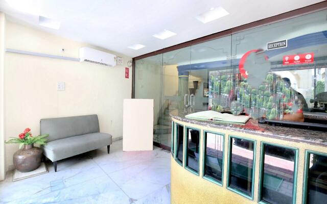OYO 4256 Hotel Rajmahal