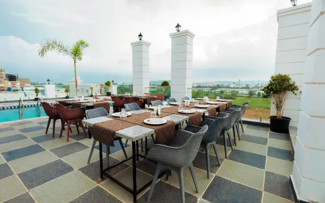 Revaas Lake View Boutique Hotel