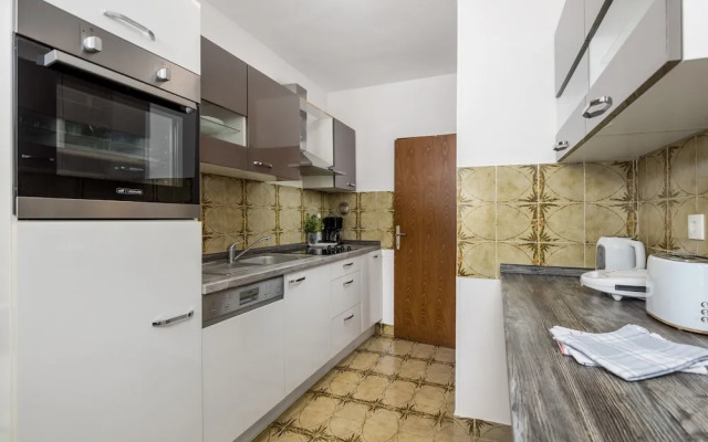 House Rose With Private Pool And Garden