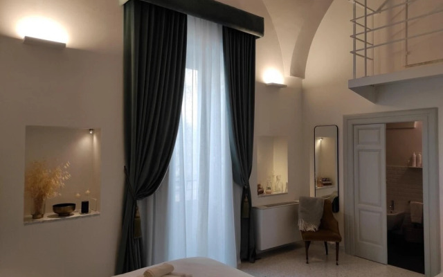 1940 Luxury Accommodations - Diamante Boutique Apartment