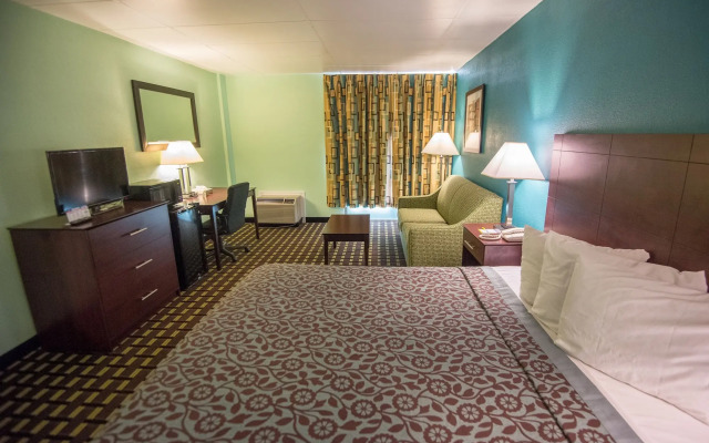 Days Inn by Wyndham Fort Wright Cincinnati Area