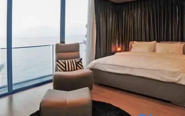 Sandbox 6 (3BR-max 12 guests)