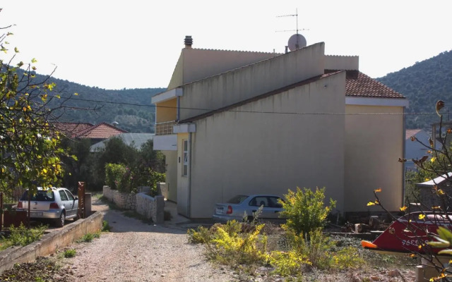 Apartments by the sea Vinisce, Trogir - 5229